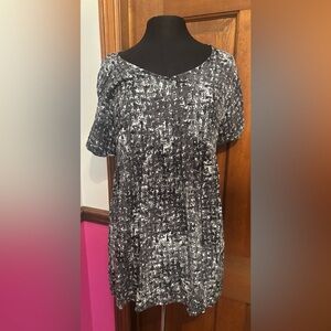 Liz Lange Maternity Black and White Women's Top size M